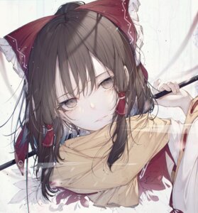 hakurei reimu from touhou by hito komoru