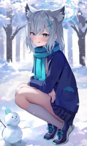 animal_ears blue_archive halo nekomimi seifuku shuvi_(shuvi1125) skirt_lift sunaookami_shiroko